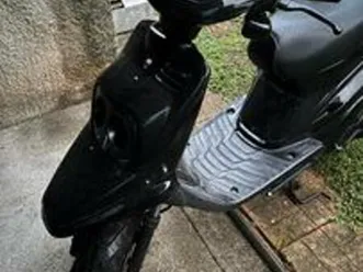 mbk booster 50 contro honda zoomer