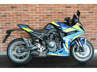 suzuki gsx-8 r+scheckheft gepflegt+erst 2400km+