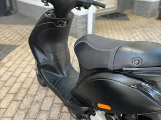piaggio zip 4t - mat zwart — scooters | piaggio — marktplaats