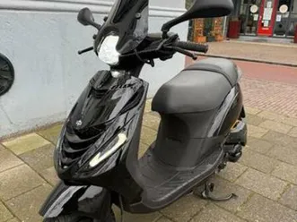 piaggio zip brom glans zwart 4t 45km 2017 sp full option — scooters | piaggio — marktplaats