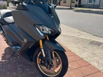 ② yamaha tmax 560 tech max a voir !! etat nickel