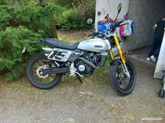 moto 125 fantic de 2021