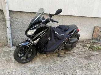 yamaha x-max →