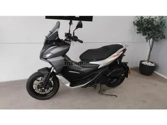 aprilia - sr gt 125