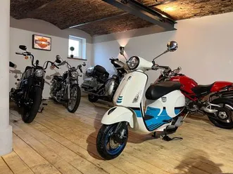 vespa primavera 125 vibe white