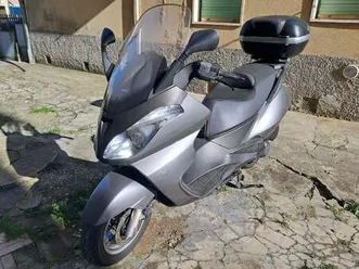 aprilia atlantic 250 con bauletto grigio