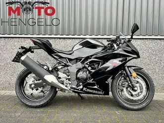 kawasaki ninja 125 zwart