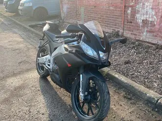 aprilia rs4 125 mattschwarz mit arrow auspuff