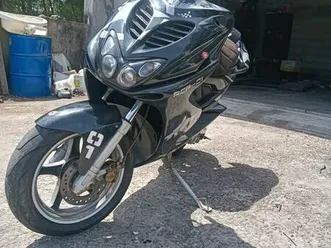 yamaha aerox bem trabalhada santa marinha e são pedro da afurada