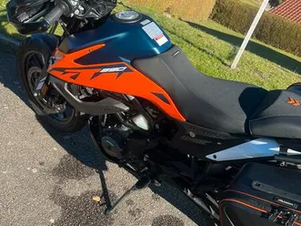 ktm 390 adventure mit koffern & akrapovic auspuff