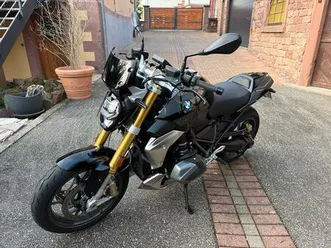 bmw r1250r triple black akrapovic
