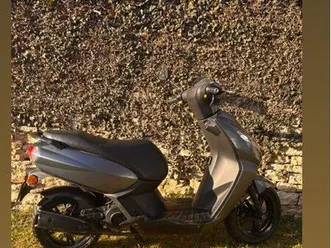 vends scooter peugeot kisbee