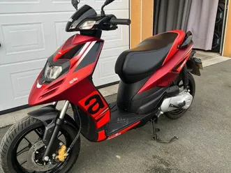 scooter aprilia sr motard