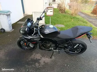 moto aprilia tuono