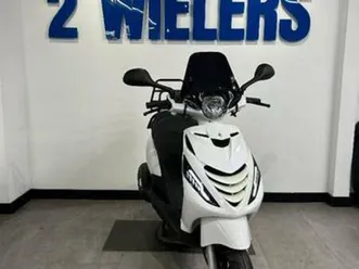 piaggio zip 11-2021 amethyst white sp in nieuwstaat — scooters | piaggio — marktplaats