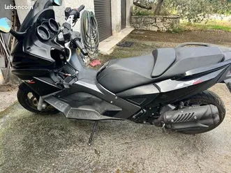 scooter aprilia 850