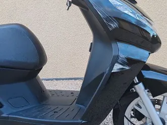 scooter peugeot kisbee