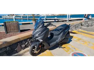 scooter sym joymax+ état neuf 2400 km