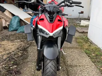 ducati streetfighter v2