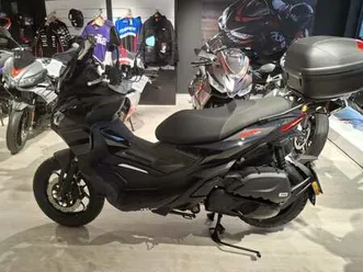 aprilia sr gt 125 black - ihned skladem