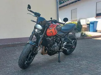 triumph trident 660 - baja orange - quickshifter