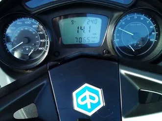 retraité vend scooter piaggio x10 ie 125 cc année 2016 . 8300km prix 2100