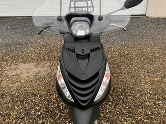 ② piaggo zip a klasse