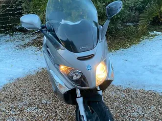 scooter piaggio xevo 250