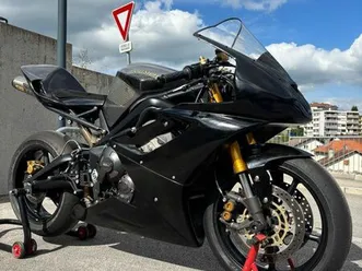 triumph daytona 675 piste