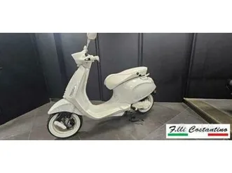 vespa - sprint 50 - justin bieber