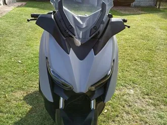 yamaha x-max