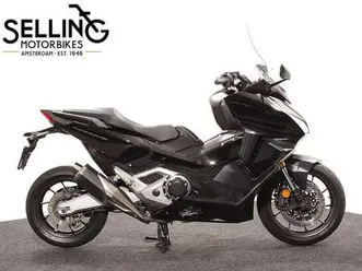 honda forza 750 nss zwart