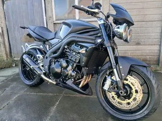 2010 triumph speed triple 1050 , low miles , good condition