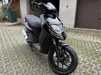 aprilia sr motard 125| tüv 02/27 | wenig km | top zustand |