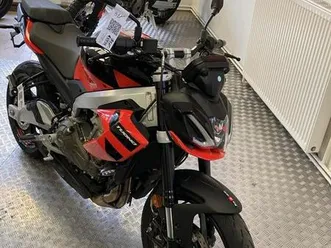 aprilia tuono 457 abs