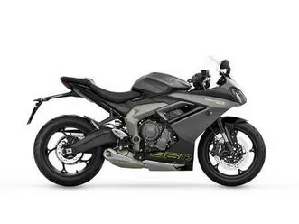 triumph daytona 660 zwart