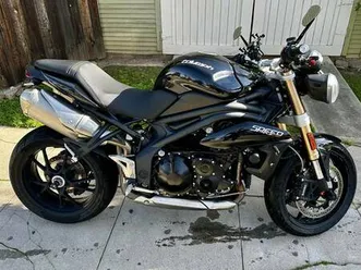 2013 triumph speed triple (black - 15,800 miles)