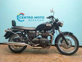 triumph bonneville 800: l'intramontabile scrambler