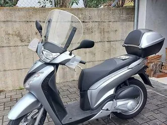 vendesi scooter honda sh125 canton grisons -