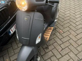 ② scooter neco azzuro 125 cc