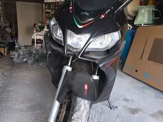 scooter aprilia srv 850