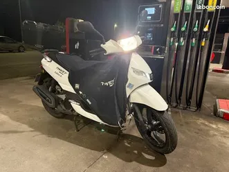 peugeot tweet 125 2023 première main top case tablier gonflant