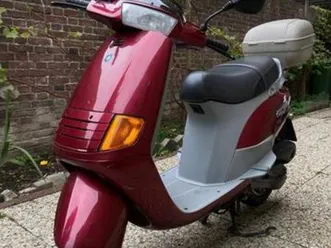 piaggio skr 125cc 2 takt topstaat 1e eigenaar 4791 km 180cc — scooters | piaggio — marktplaats