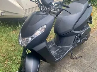 scooter peugeot streetzone
