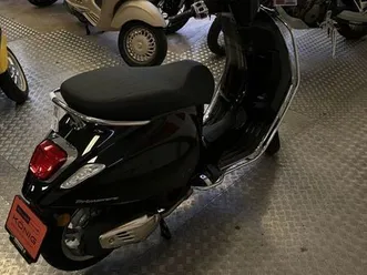 vespa primavera 125 e5+ viel zubehör