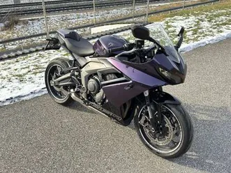 triumph daytona 600 triumph daytona 660 supersportl violett