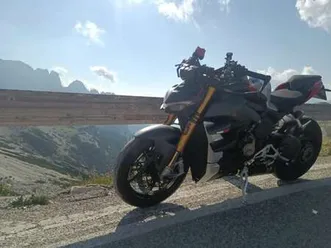 ducati streetfighter v4s rosso