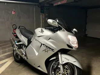 ② honda cbr 1100 xx