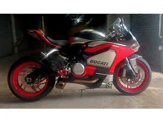 ducati - panigale 899 v2