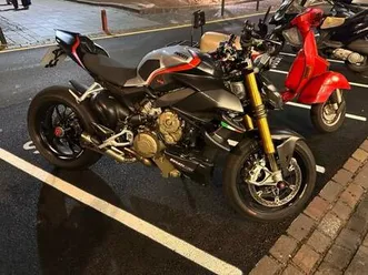 ducati - streetfighter v4s